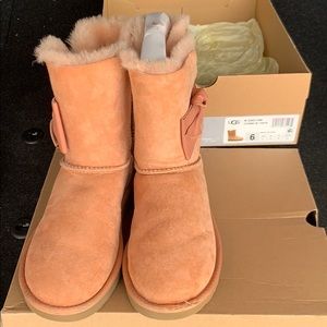 UGG W Daelynn W/ Satan Bow